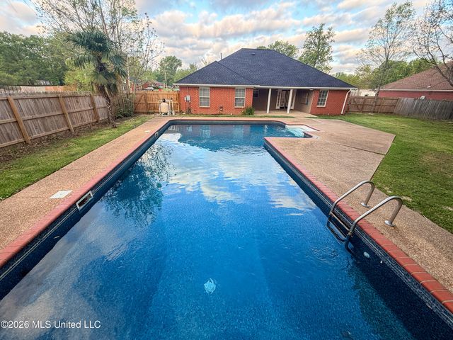 120 Oak Grove Drive, Brandon, MS 39047