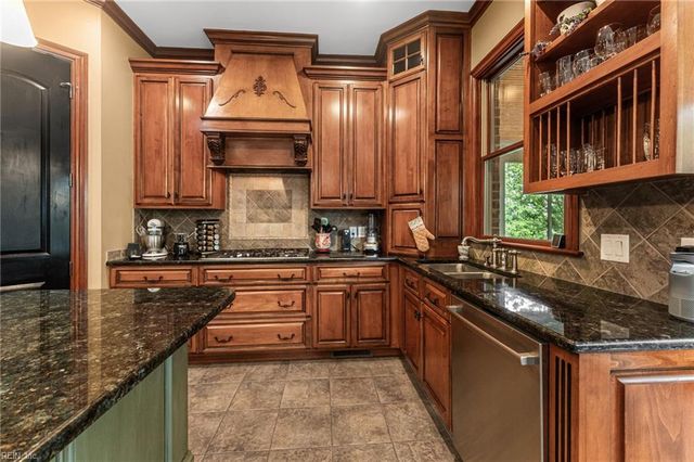 20586 Seahawk LNDG, Smithfield, VA 23430