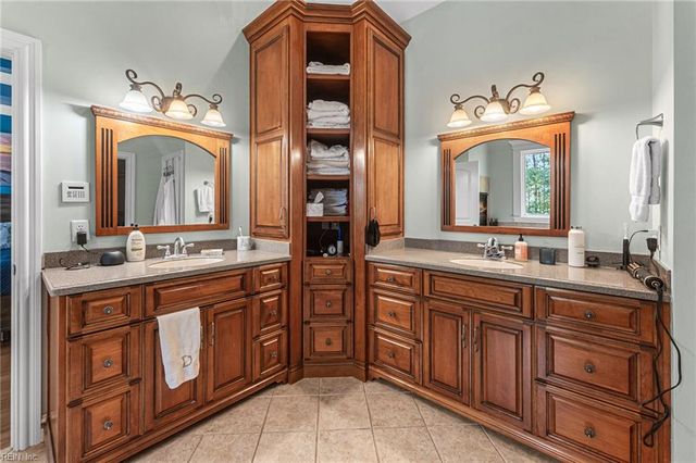 20586 Seahawk LNDG, Smithfield, VA 23430
