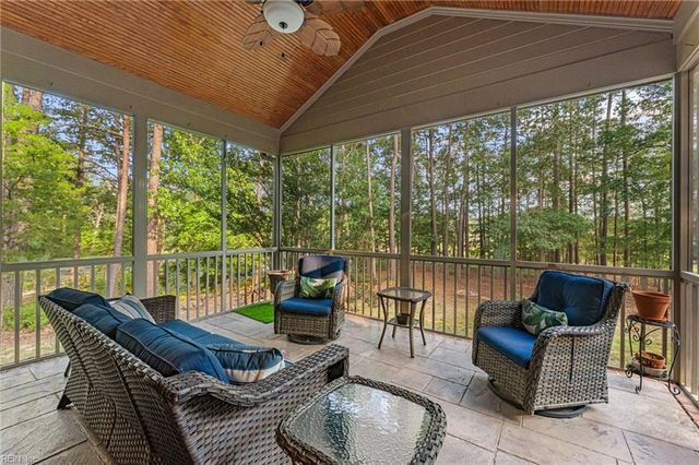 20586 Seahawk LNDG, Smithfield, VA 23430