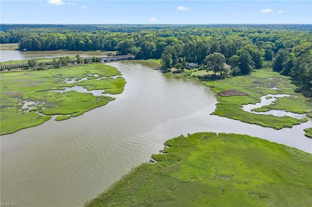 20586 Seahawk LNDG, Smithfield, VA 23430
