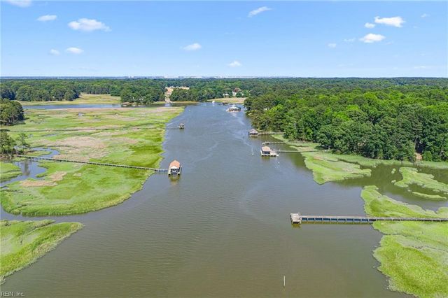 20586 Seahawk LNDG, Smithfield, VA 23430