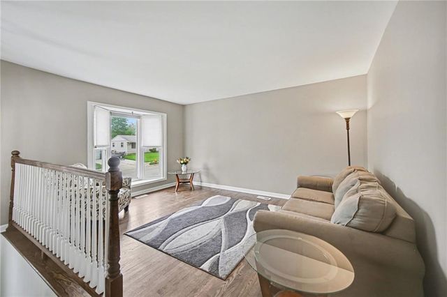 816 N Tepee Drive, Independence, MO 64056