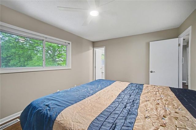 816 N Tepee Drive, Independence, MO 64056