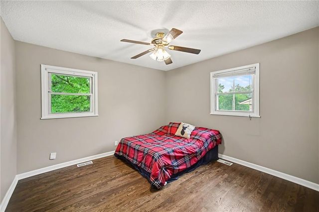 816 N Tepee Drive, Independence, MO 64056
