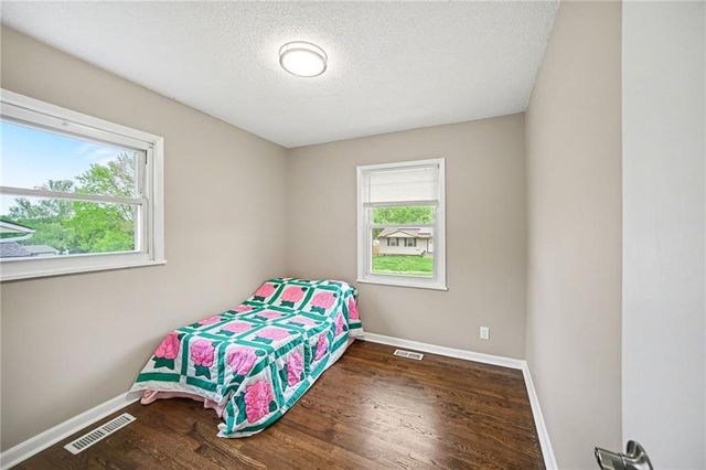 816 N Tepee Drive, Independence, MO 64056