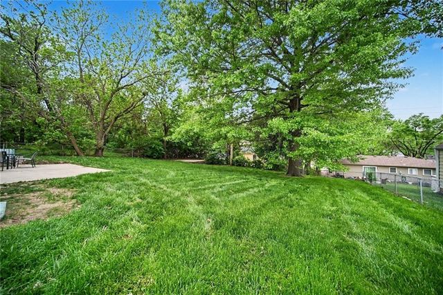 816 N Tepee Drive, Independence, MO 64056