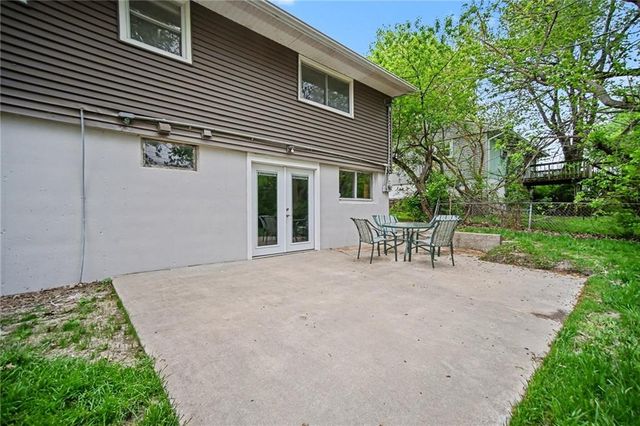 816 N Tepee Drive, Independence, MO 64056