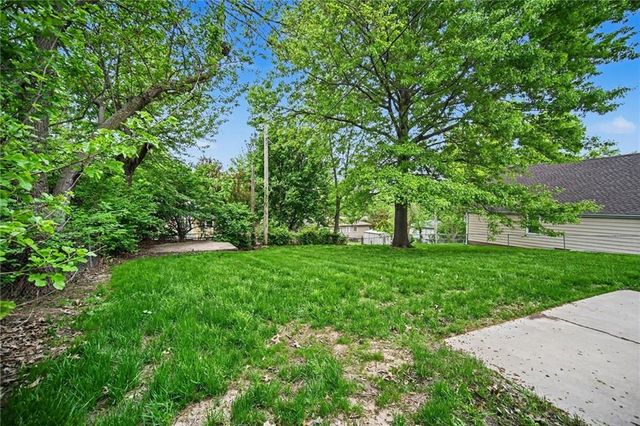 816 N Tepee Drive, Independence, MO 64056