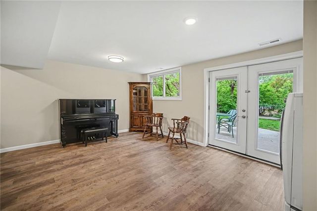 816 N Tepee Drive, Independence, MO 64056