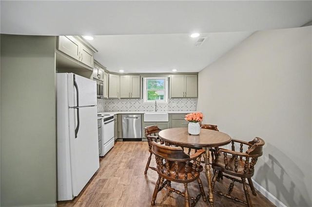 816 N Tepee Drive, Independence, MO 64056