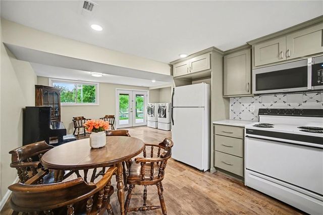816 N Tepee Drive, Independence, MO 64056