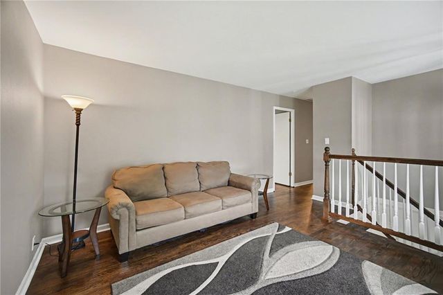 816 N Tepee Drive, Independence, MO 64056