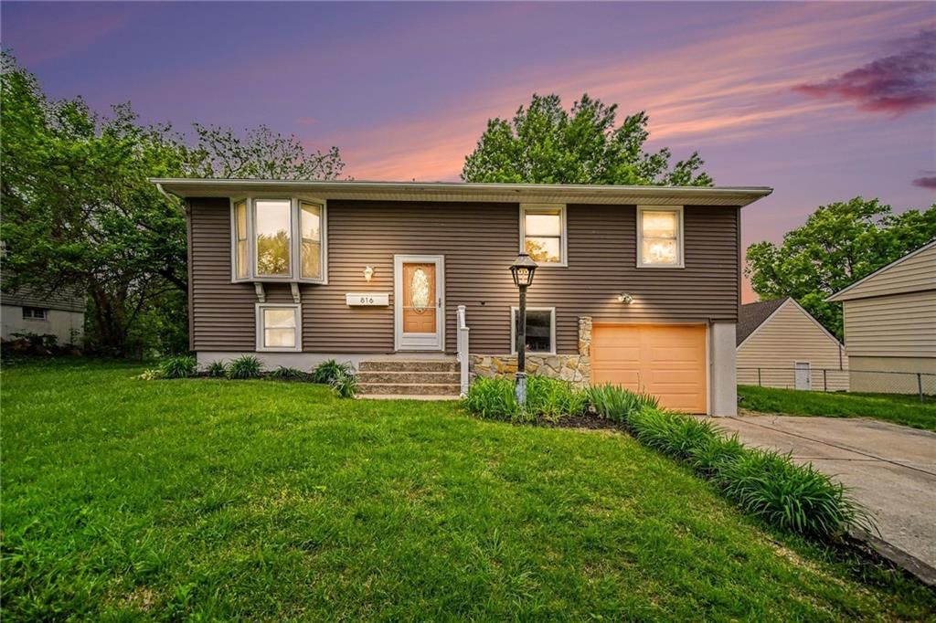 816 N Tepee Drive, Independence, MO 64056