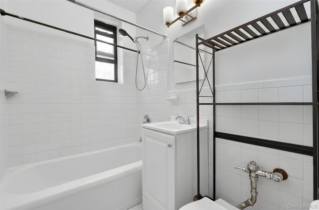 71-11 Yellowstone Boulevard 4B, Forest Hills, NY 11375