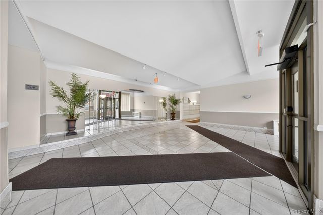 71-11 Yellowstone Boulevard 4B, Forest Hills, NY 11375