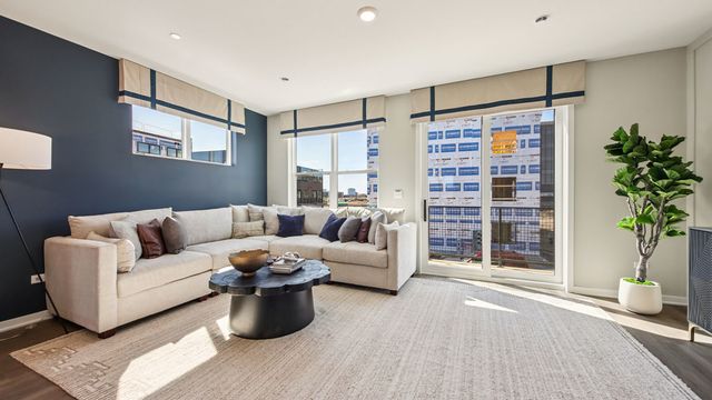 2222 Lakeshore Drive, Schaumburg, IL 60173