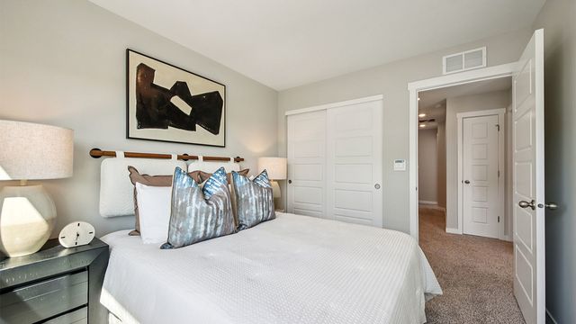 2222 Lakeshore Drive, Schaumburg, IL 60173