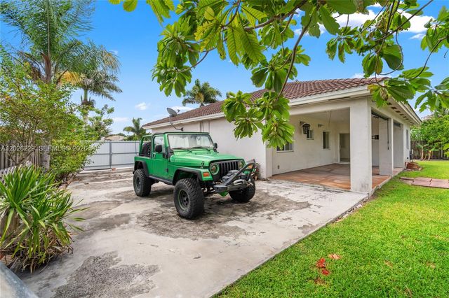 716 SE 12th Ter, Homestead, FL 33033