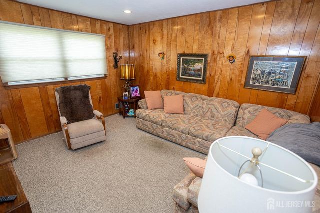 2 Wisz Place, Sayreville, NJ 08872