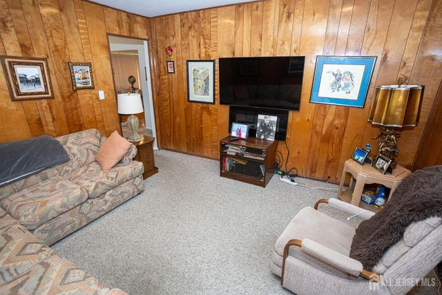 2 Wisz Place, Sayreville, NJ 08872