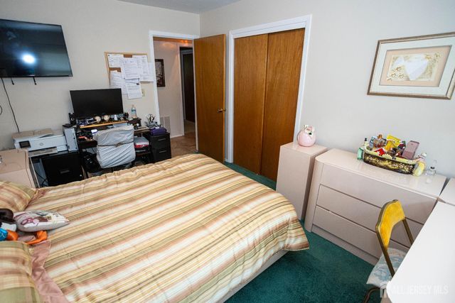 2 Wisz Place, Sayreville, NJ 08872