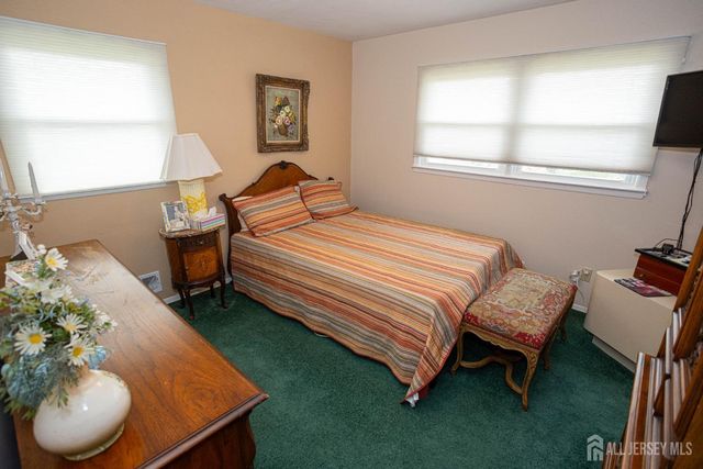 2 Wisz Place, Sayreville, NJ 08872