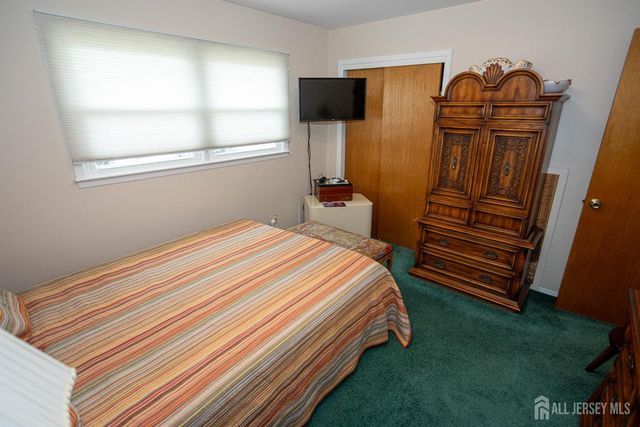 2 Wisz Place, Sayreville, NJ 08872