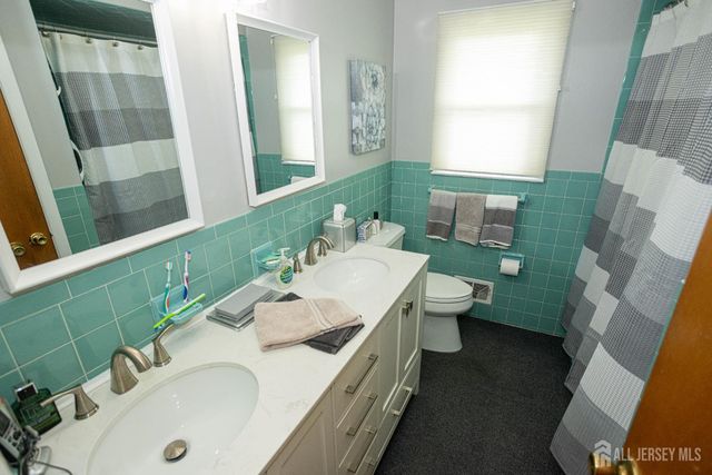 2 Wisz Place, Sayreville, NJ 08872