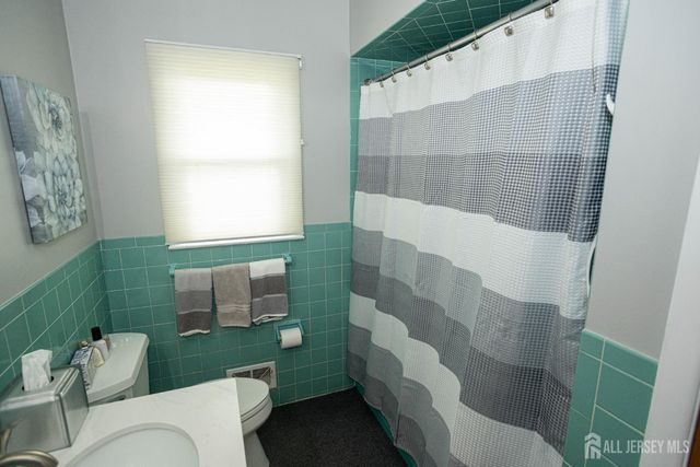 2 Wisz Place, Sayreville, NJ 08872