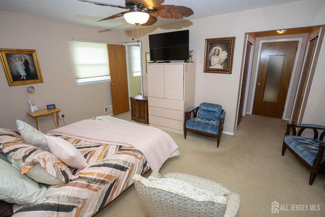 2 Wisz Place, Sayreville, NJ 08872