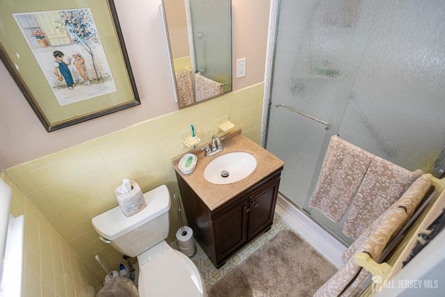 2 Wisz Place, Sayreville, NJ 08872