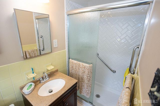 2 Wisz Place, Sayreville, NJ 08872