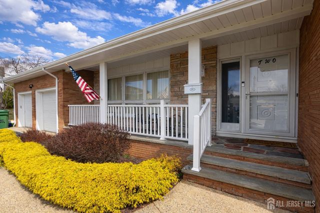 2 Wisz Place, Sayreville, NJ 08872