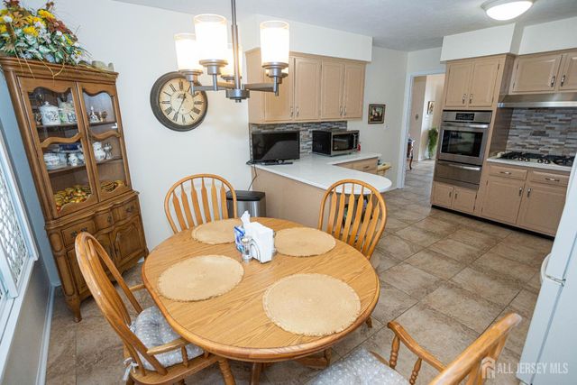 2 Wisz Place, Sayreville, NJ 08872