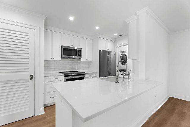 1481 Center St 703, Mount Pleasant, SC 29464