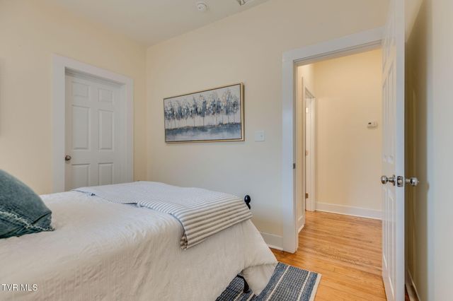 212 West H Street, Elizabethton, TN 37643