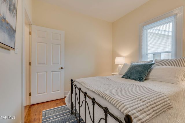 212 West H Street, Elizabethton, TN 37643