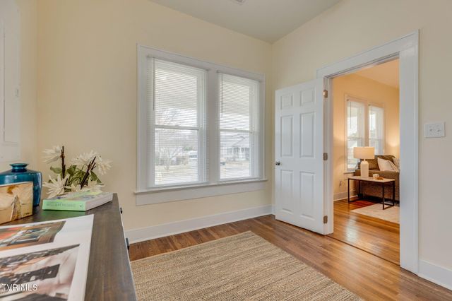 212 West H Street, Elizabethton, TN 37643