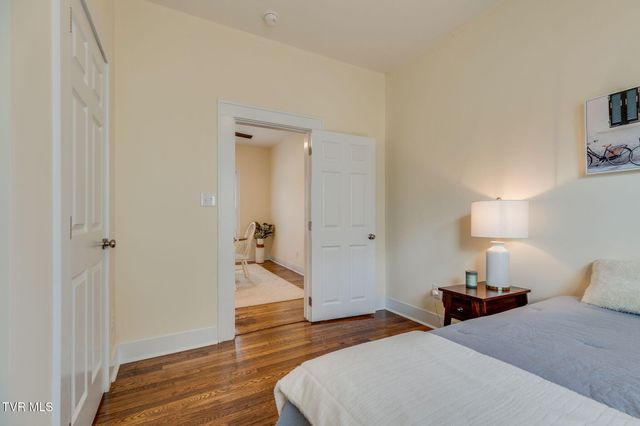 212 West H Street, Elizabethton, TN 37643