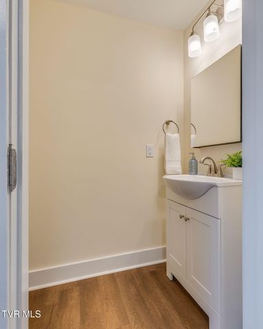 212 West H Street, Elizabethton, TN 37643