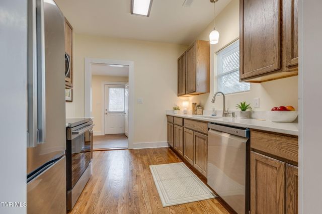 212 West H Street, Elizabethton, TN 37643