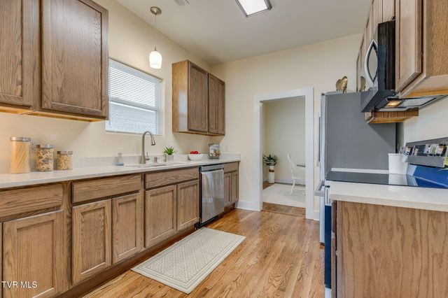 212 West H Street, Elizabethton, TN 37643