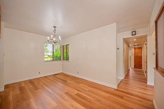 950 Trestle Glen Way, Sacramento, CA 95831