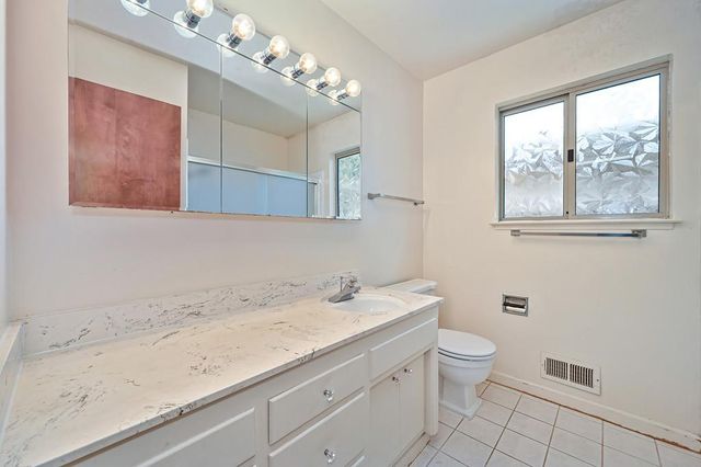 950 Trestle Glen Way, Sacramento, CA 95831