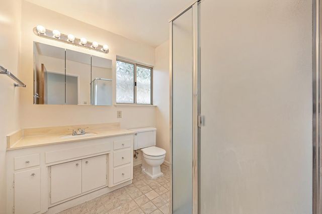 950 Trestle Glen Way, Sacramento, CA 95831