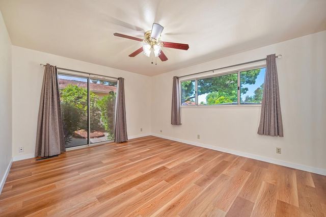 950 Trestle Glen Way, Sacramento, CA 95831