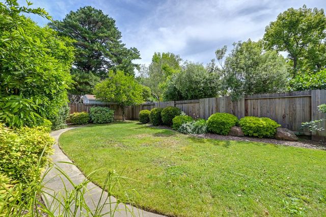 950 Trestle Glen Way, Sacramento, CA 95831