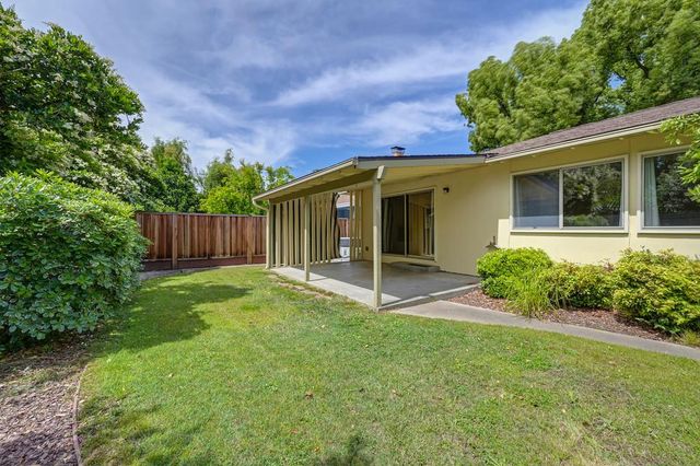 950 Trestle Glen Way, Sacramento, CA 95831