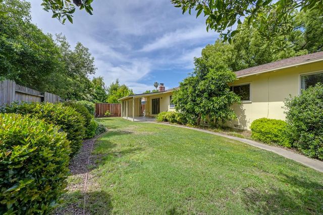950 Trestle Glen Way, Sacramento, CA 95831